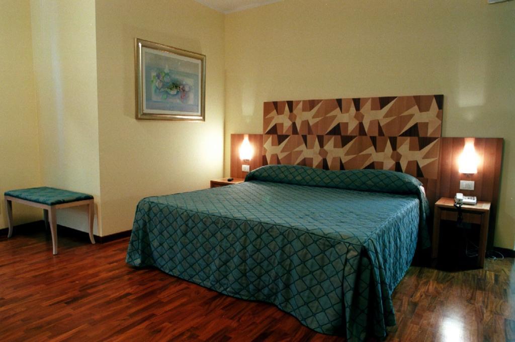 Hotel Della Citta Et De La Ville Forlì Rum bild