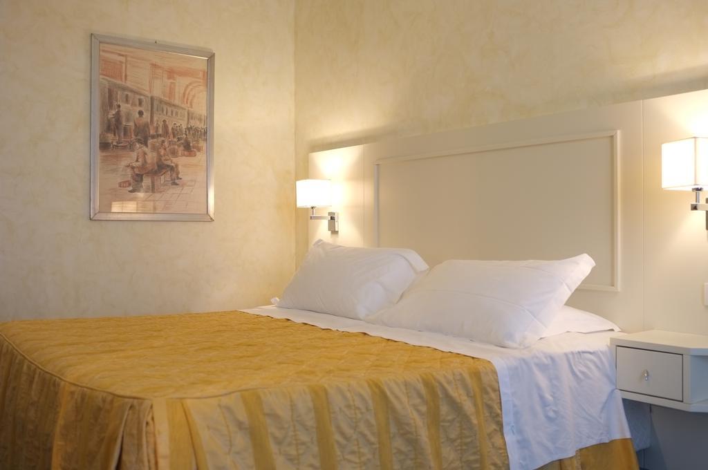 Hotel Della Citta Et De La Ville Forlì Rum bild